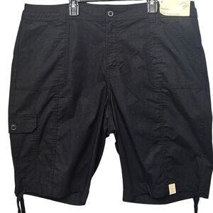 St Johns Bay Womens Black Bermuda Cargo Shorts Mid Rise 11 Inseam Size 18 NEW